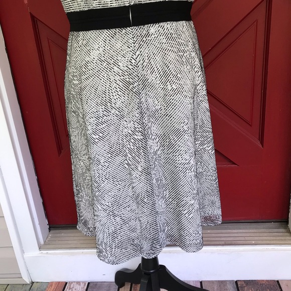 Antonio Melani Sleeveless Black White Lined Grosgrain Waist Shift Dress Size 8 - Picture 9 of 13